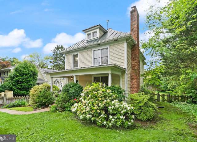Property at 430 S Maple Ave, Purcellville, VA 20132, 4 beds, 2 baths
