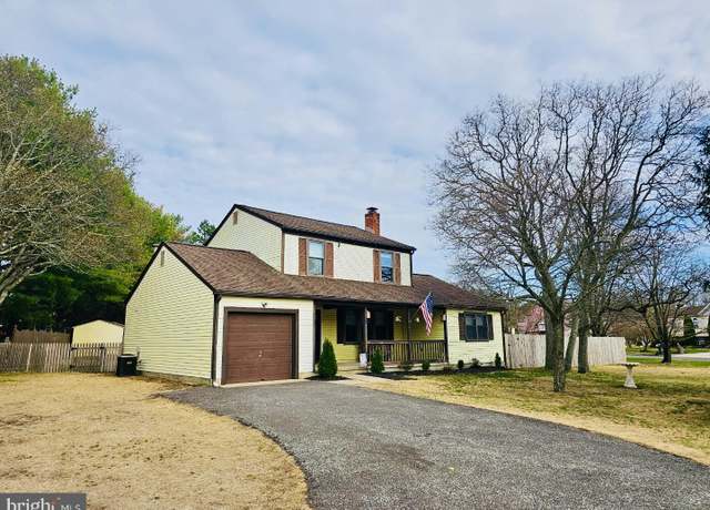 Property at 110 Village Cir, Sicklerville, NJ 08081, 3 beds, 1.5 baths