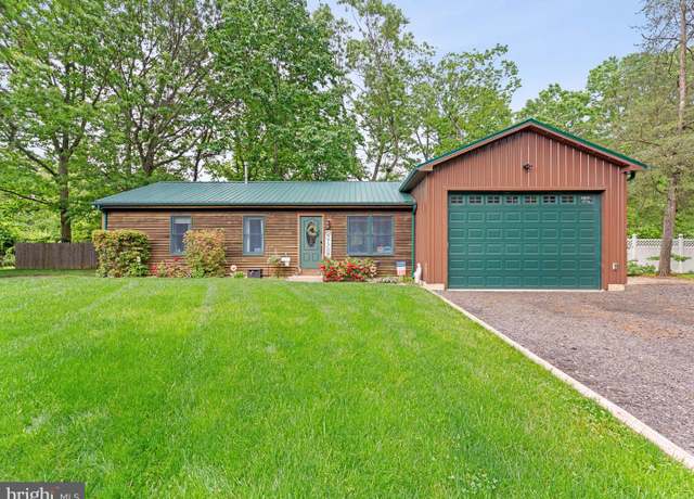 Property at 9 Pin Oak Dr, Atco, NJ 08004, 2 beds, 1.5 baths