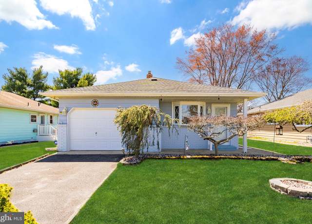 Property at 462 Jamaica Blvd, Toms River, NJ 08757, 2 beds, 1.5 baths