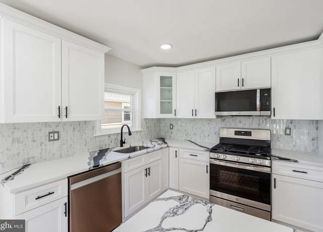 Property at 462 Jamaica Blvd, Toms River, NJ 08757, 2 beds, 1.5 baths