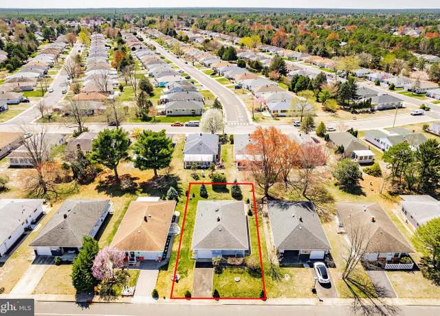 Property at 462 Jamaica Blvd, Toms River, NJ 08757, 2 beds, 1.5 baths