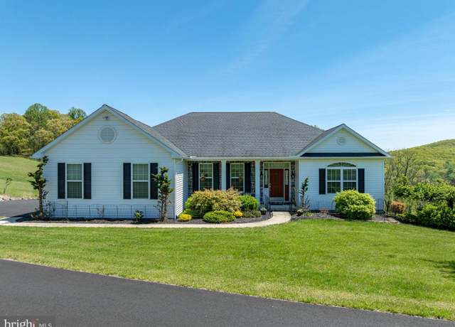 Property at 10 Christman Rd, Reading, PA 19606, 4 beds, 3 baths