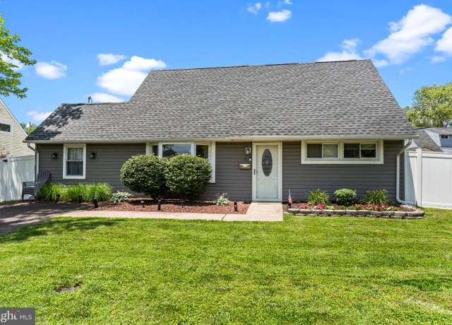 Property at 39 Queen Anne Rd, Levittown, PA 19057, 5 beds, 2 baths