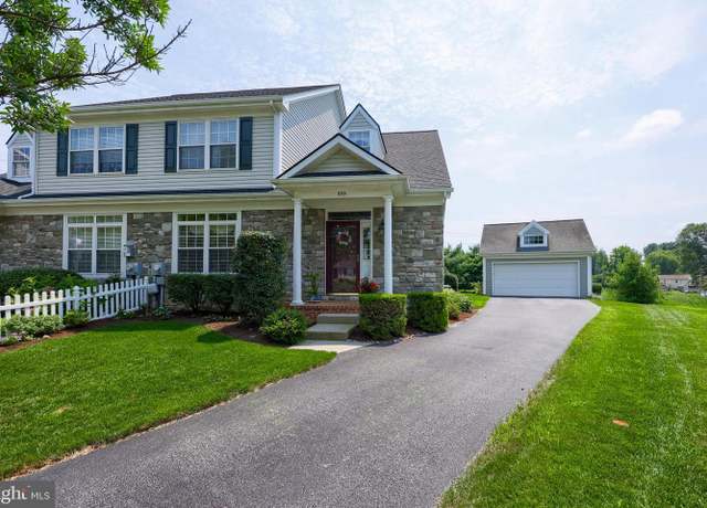 Property at 520 Providence Ct, Lititz, PA 17543, 4 beds, 2 baths