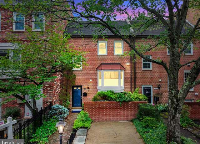 Property at 6913 Mclean Park Manor Ct, Mclean, VA 22101, 4 beds, 3.5 baths