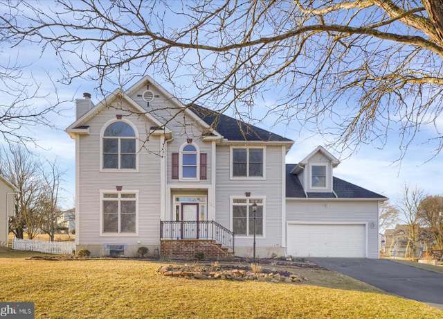 Property at 124 Aberdeen Ln, State College, PA 16801, 5 beds, 3.5 baths