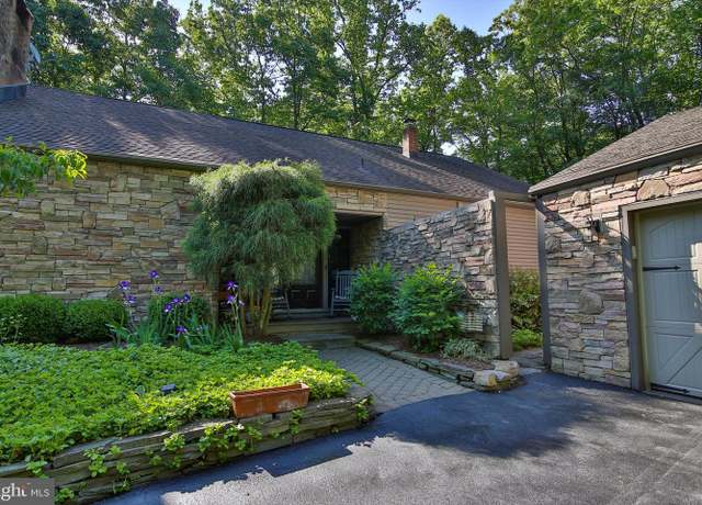 Property at 280 Persimmon Ln, Bangor, PA 18013, 5 beds, 3 baths
