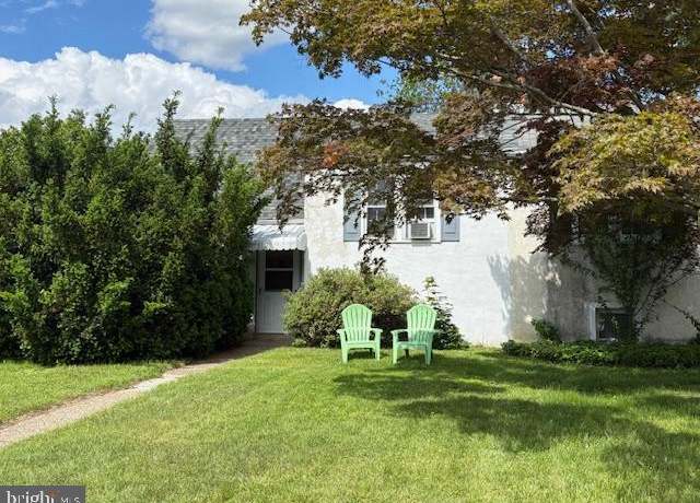 Property at 8725 Lykens Ln, Philadelphia, PA 19128, 3 beds, 1.5 baths