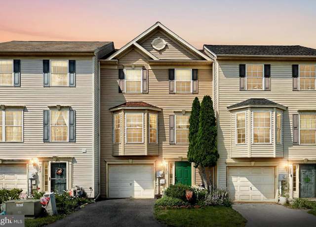 Property at 262 Country Ridge Dr, Red Lion, PA 17356, 3 beds, 2.5 baths