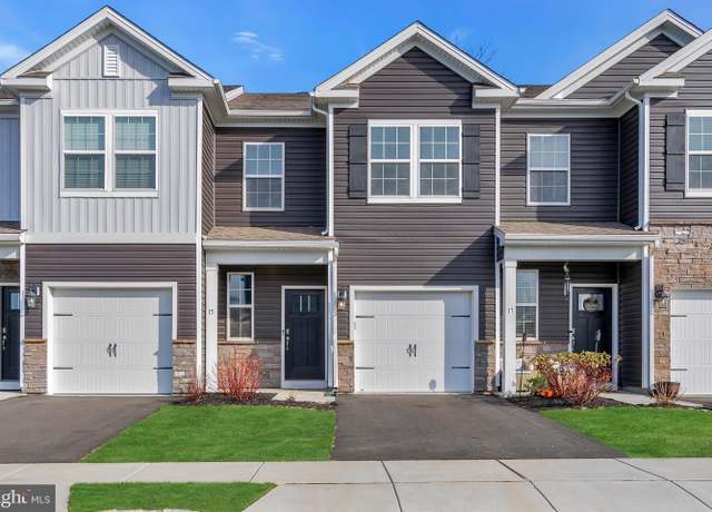 Property at 17 Katherine Dr, Burlington, NJ 08016, 3 beds, 2.5 baths