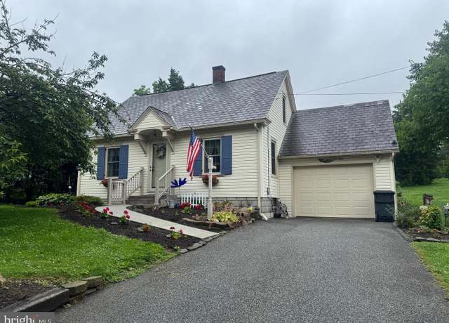 Property at 18 Benedict Rd, Lancaster, PA 17603, 3 beds, 2 baths