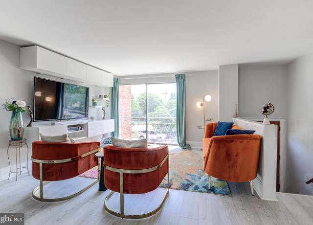 Property at 6927 Lindbergh Blvd, Philadelphia, PA 19142, 3 beds, 2 baths