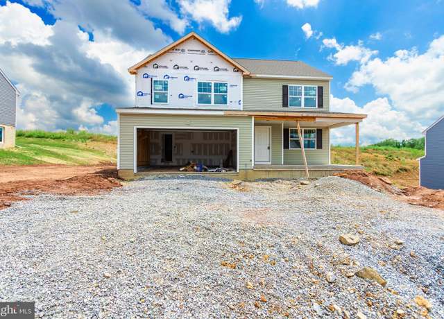 Property at 282 Valley View Cir #141, York, PA 17408, 4 beds, 2.5 baths