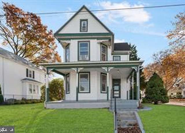 Property at 401 Fulton St, Hanover, PA 17331, 4 beds, 2.5 baths