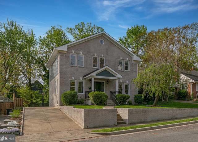 Property at 5204 20th St N, Arlington, VA 22205, 5 beds, 3.5 baths