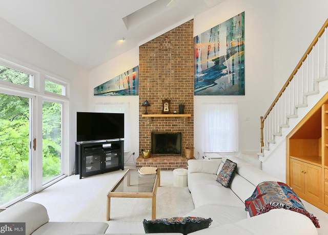 Property at 8265 Private Ln, Annandale, VA 22003, 5 beds, 4.5 baths