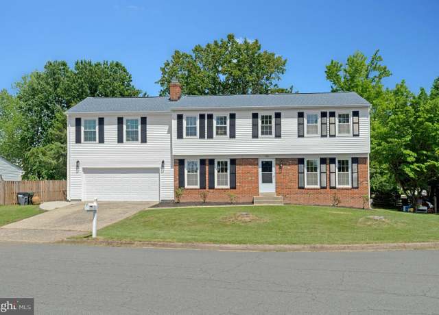 Property at 100 N Cameron St, Sterling, VA 20164, 5 beds, 5 baths