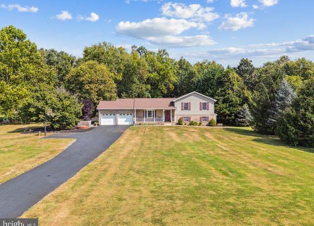 Property at 431 Canterbury Dr, Martinsburg, WV 25403, 4 beds, 3 baths