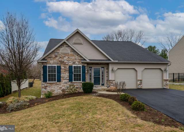 Property at 654 Ebersole Rd, Reading, PA 19605, 3 beds, 2 baths