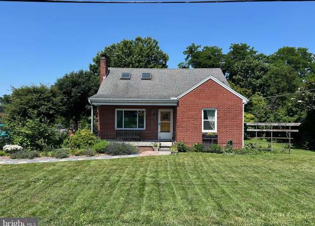 Property at 867 Elm St, Bressler, PA 17113, 3 beds, 1.5 baths