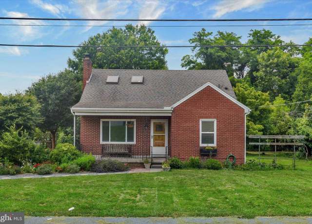 Property at 867 Elm St, Bressler, PA 17113, 3 beds, 1.5 baths