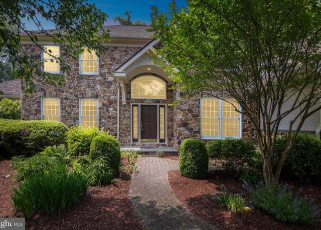 Property at 10 Christina Ln, Glen Mills, PA 19342, 4 beds, 3.5 baths