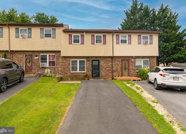 Property at 2612 Mountain Ln, Allentown, PA 18103, 3 beds, 1.5 baths