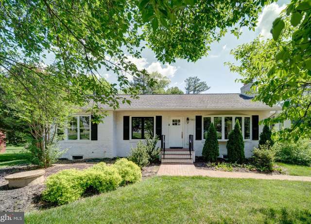 Property at 2811 Cedar Ln, Vienna, VA 22180, 3 beds, 2.5 baths