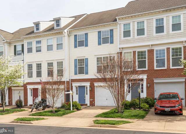 Property at 8114 Rainwater Cir, Manassas, VA 20111, 3 beds, 2.5 baths