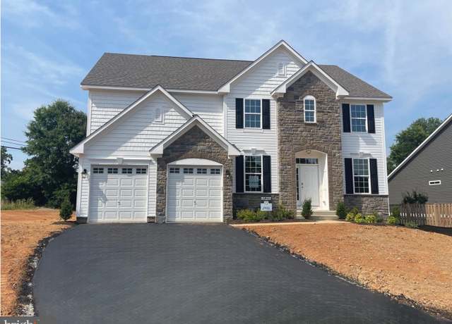 Property at 623 Plainview Dr, Fredericksburg, VA 22405, 4 beds, 3.5 baths