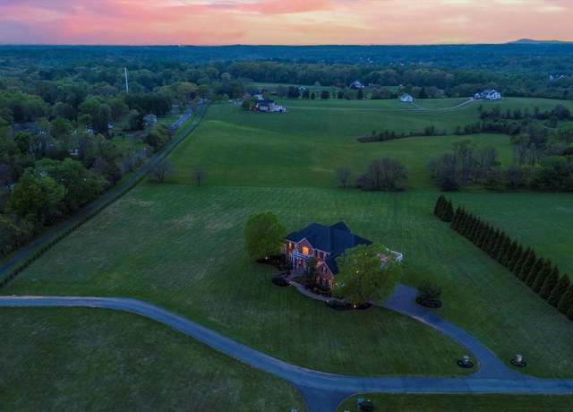 Property at 7417 Brink Rd, Laytonsville, MD 20882, 5 beds, 5.5 baths