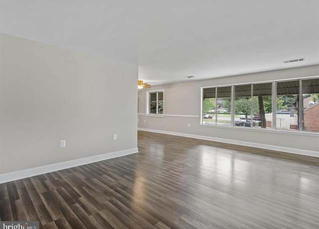 Property at 18701 Walkers Choice Rd #5, Gaithersburg, MD 20886, 2 beds, 2 baths