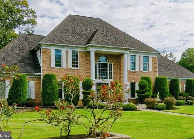 Property at 5 Ternberry Ct, Turnersville, NJ 08012, 4 beds, 5 baths