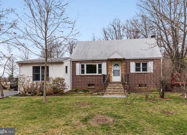 Property at 37 Smoketown Rd, Quakertown, PA 18951, 4 beds, 2 baths
