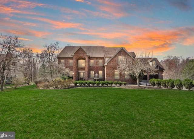 Property at 102 Pickwick Dr, Doylestown, PA 18901, 4 beds, 4.5 baths