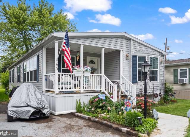 Property at 823 Gail Pl, Lancaster, PA 17601, 3 beds, 2 baths