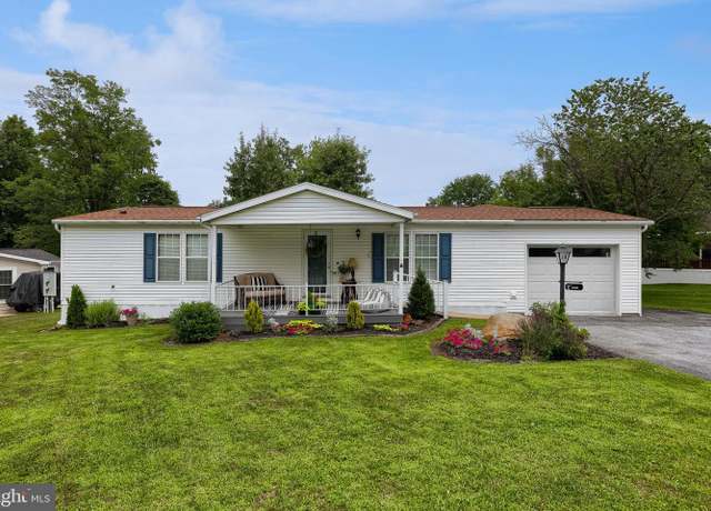 Property at 15 Oak Ln, Manheim, PA 17545, 2 beds, 2 baths