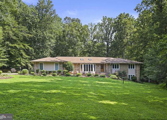 Property at 11308 Seneca Cir, Great Falls, VA 22066, 4 beds, 3.5 baths
