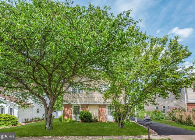 Property at 304 N Lincoln Ave, Sterling, VA 20164, 5 beds, 3.5 baths