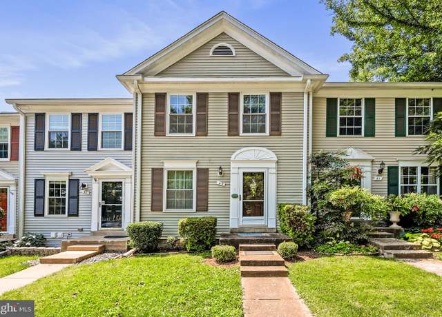 Property at 49 Huntley Ct, Sterling, VA 20165, 3 beds, 2 baths