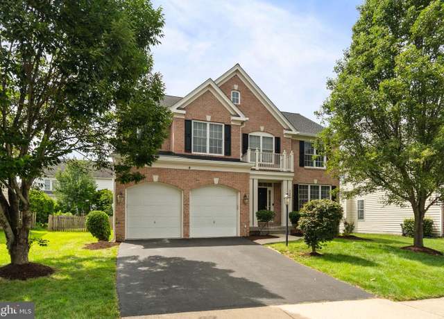 Property at 8208 Kerfoot Dr, Gainesville, VA 20155, 4 beds, 3.5 baths