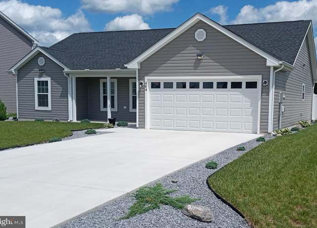 Property at 404 Jensen Way E, Martinsburg, WV 25401, 3 beds, 2 baths