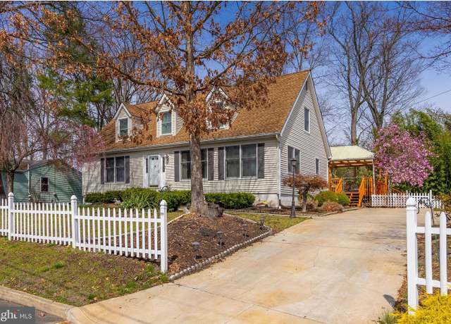 Property at 209 Maple Ave, Blackwood, NJ 08012, 5 beds, 2.5 baths