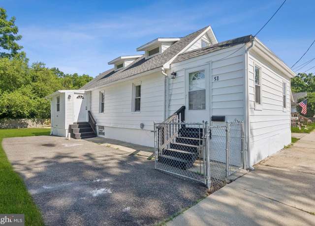 Property at 51 S Third St, Salem, NJ 08079, 3 beds, 1.5 baths