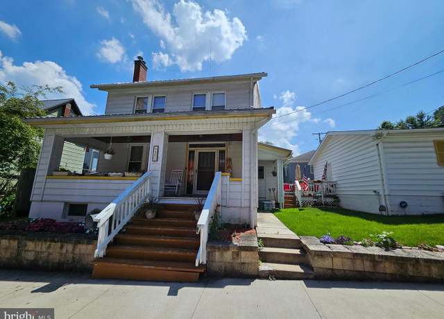 Property at 403 W 11th St, Tyrone, PA 16686, 3 beds, 1 bath