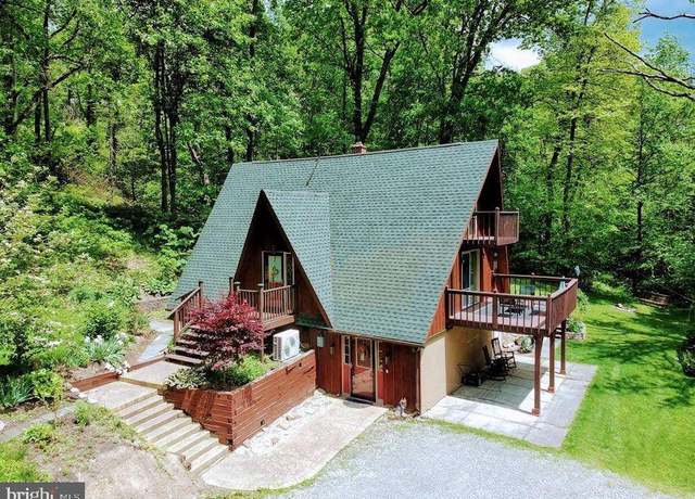 Property at 1431 Erickson Dr, Johnstown, PA 15904, 3 beds, 3 baths