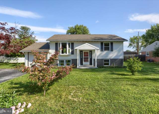 Property at 1507 Hemlock Ave, Carlisle, PA 17013, 4 beds, 2 baths