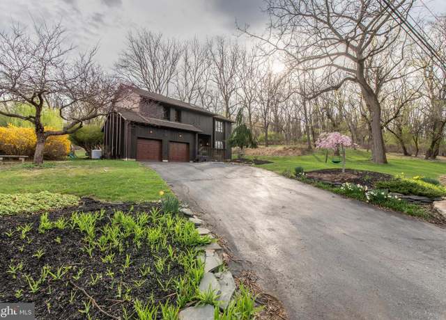 Property at 1338 Santee Mill Rd, Bethlehem, PA 18017, 4 beds, 2.5 baths