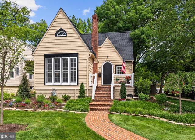 Property at 1 W Oak St, Alexandria, VA 22301, 3 beds, 2 baths